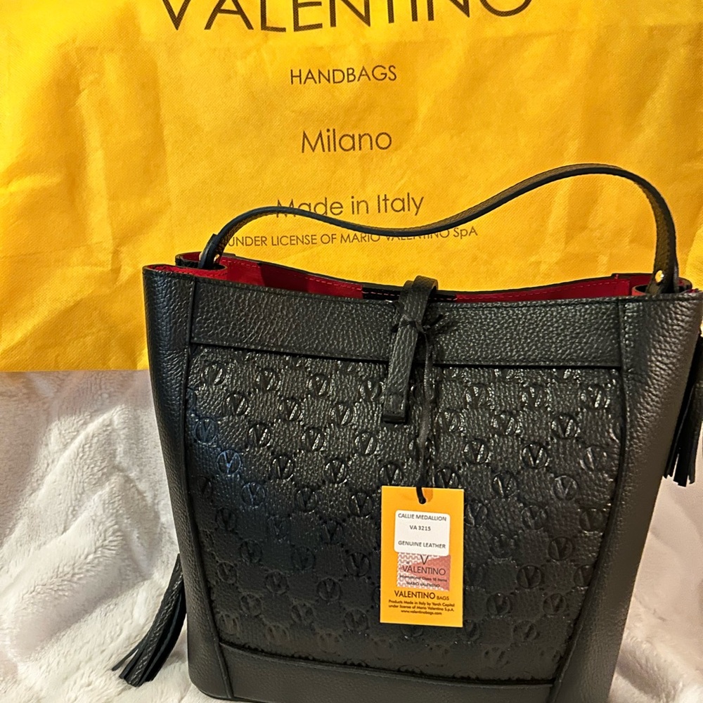 VALENTINO BY MARIO VALENTINO
Callie Leather Crossbody Tote

Made in Italy